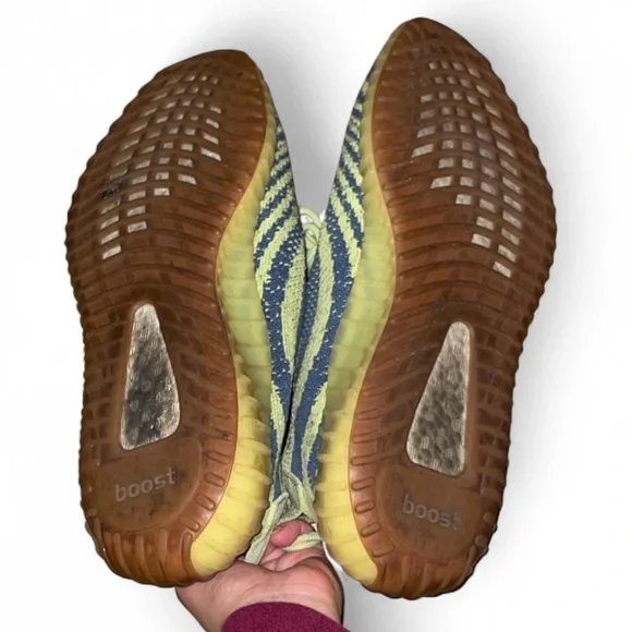 Adidas— Yeezy boost 350 v2 in semi frozen yellow colorway - Picture 6 of 6
